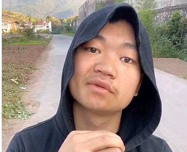 马蓉|王宝强模仿者连线马蓉，看她表情是后悔了！网友：想当她经纪人