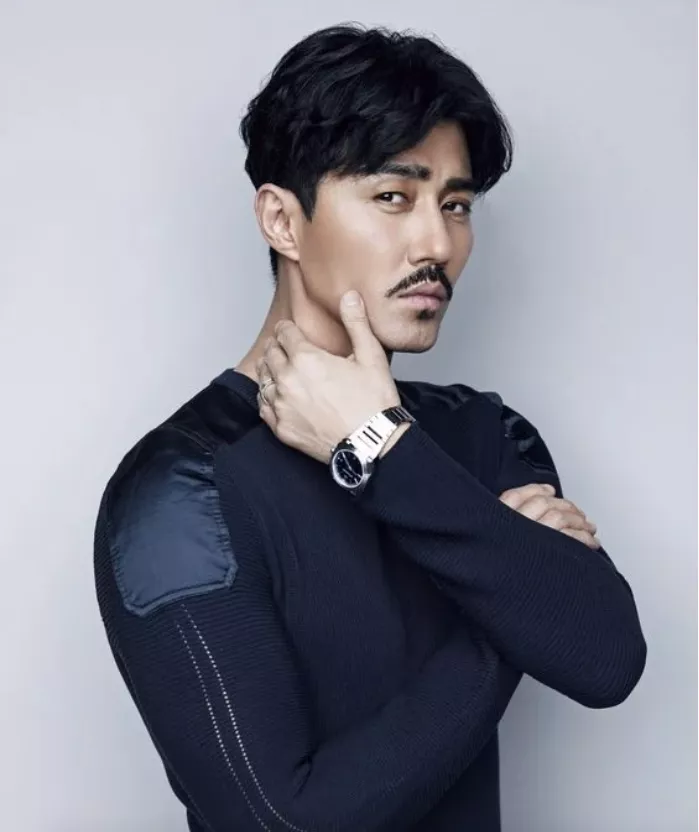 金秀贤|金秀贤新剧《某一天》曝光，33岁扮清纯大学生毫无违和感！