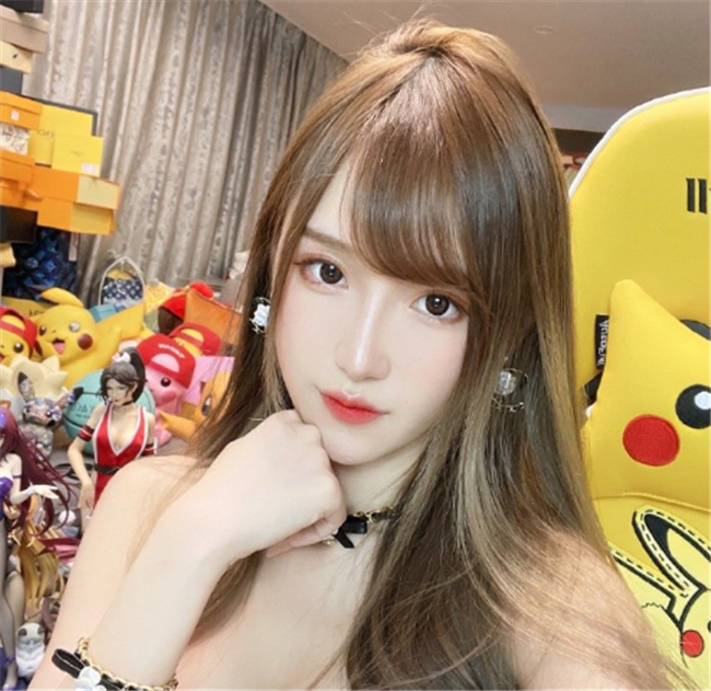 女主播|为证腰细,腐团儿短裙故意剪开!皮克桃不服,学人走“绿茶”路线