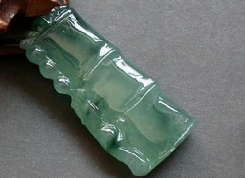 翡翠|古时官员多爱竹，翡翠竹节现在送人也好得很，有什么寓意？