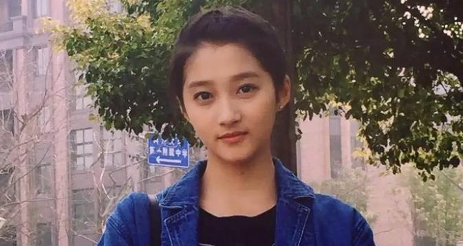 关晓彤|“京圈格格”关晓彤，上节目把马思纯弹哭，得到众咖力捧