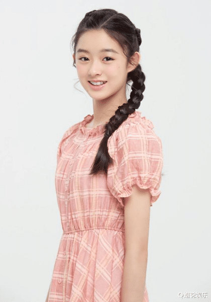 黄杨钿甜|与热巴合作两次，从童年到幼女，黄杨钿甜将会成为下一个张子枫