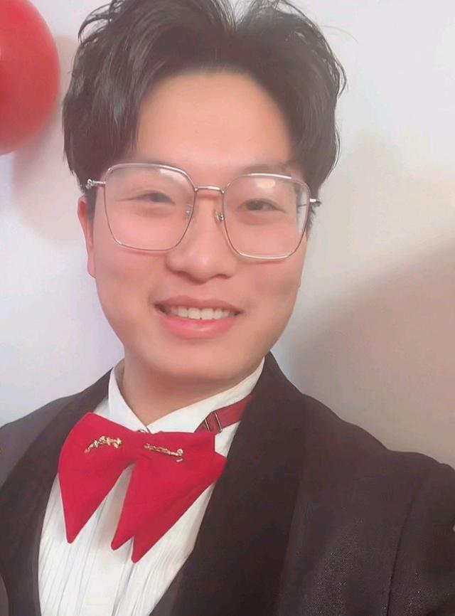 王一博|田静弟弟大婚，许妈姚爸亲自前来送祝福，全家盛装出席超温馨