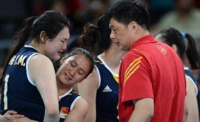 雪落无尘谈|走人？女排4任主帅都因同一个理由辞职，郎平难例外！他太幸福了