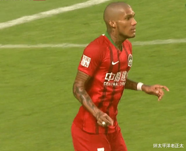 中超|2-0！中超弱旅触底反弹，10人作战拼下6轮首胜，拼下保级救命3分