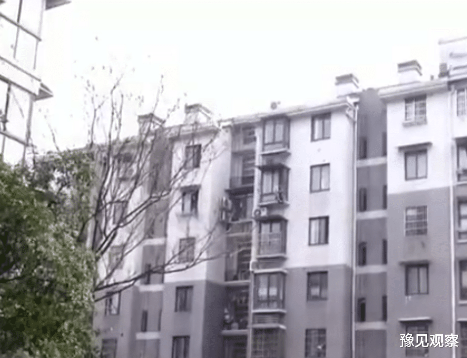 豫见观察 房东先斩后奏闯进屋,女租客房间变灵堂,女子报警以示警告遭无视