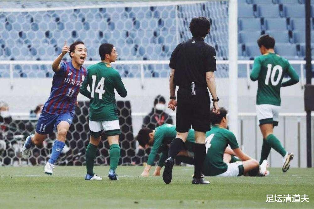 李霄鹏|太燃了！霸气世界波+6球横扫 日本高中联赛揭幕战太职业了
