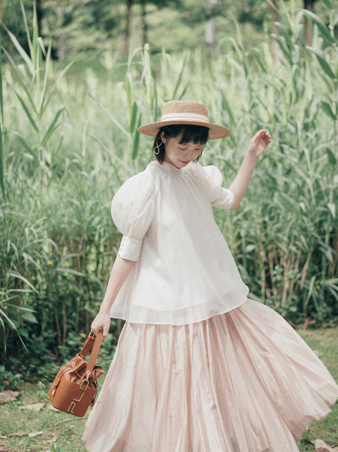 鱼司辰|158cm女孩子却穿出高级感,衬衫搭配半身裙显高显瘦,还精致时髦