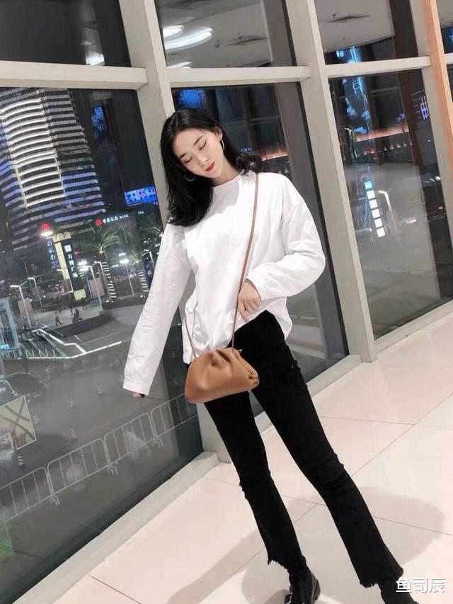 鱼司辰|初秋，卫衣搭配直筒裤简约高级，还能提升气质感，美如初恋女友