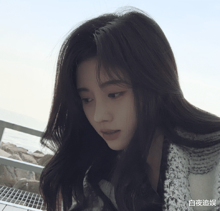 鞠婧祎|27岁鞠婧祎晒美照，半永久妆容挂脸上，发量也终于正常了一回