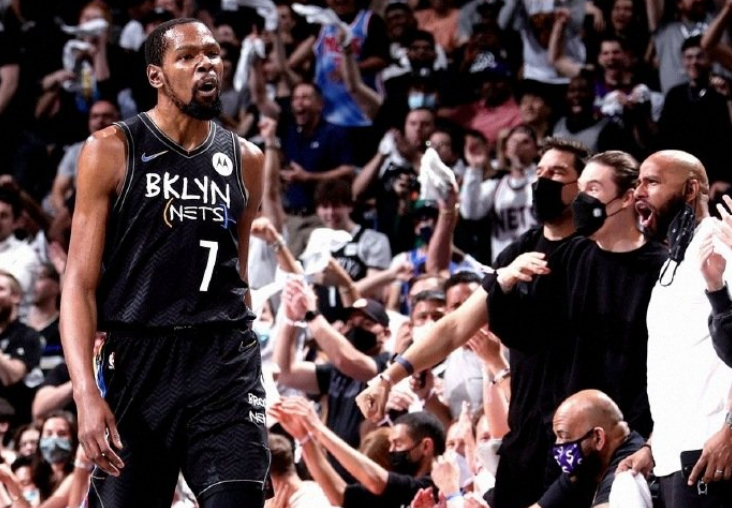 雄鹿队|2-0，篮网狂赢39分，阿杜18投32分没出汗，队友送新绰号！苏群：雄鹿又走老路