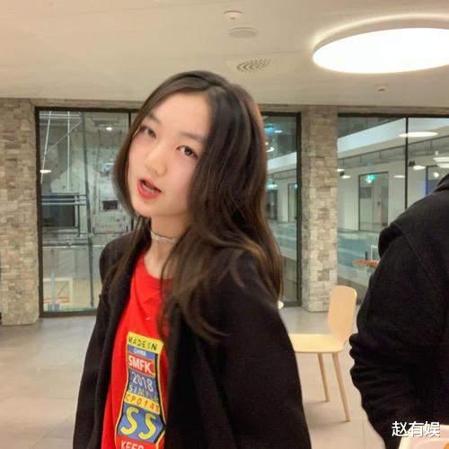 李嫣|李嫣摘掉“兔唇女孩”的标签，3次手术很成功，15岁像极了王菲