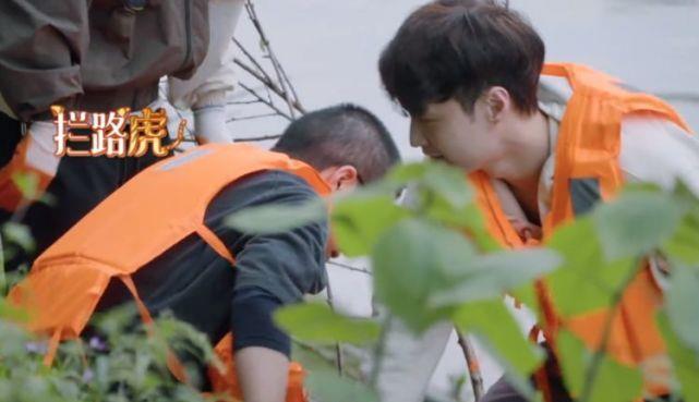 何炅|《向往的生活5》：负面新闻缠身后何炅大变样，冷脸漠视狂怼嘉宾