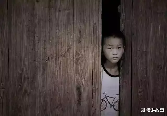 凯叔讲故事|一个全职爸爸的自述：今天，儿子被同学掀裙子了