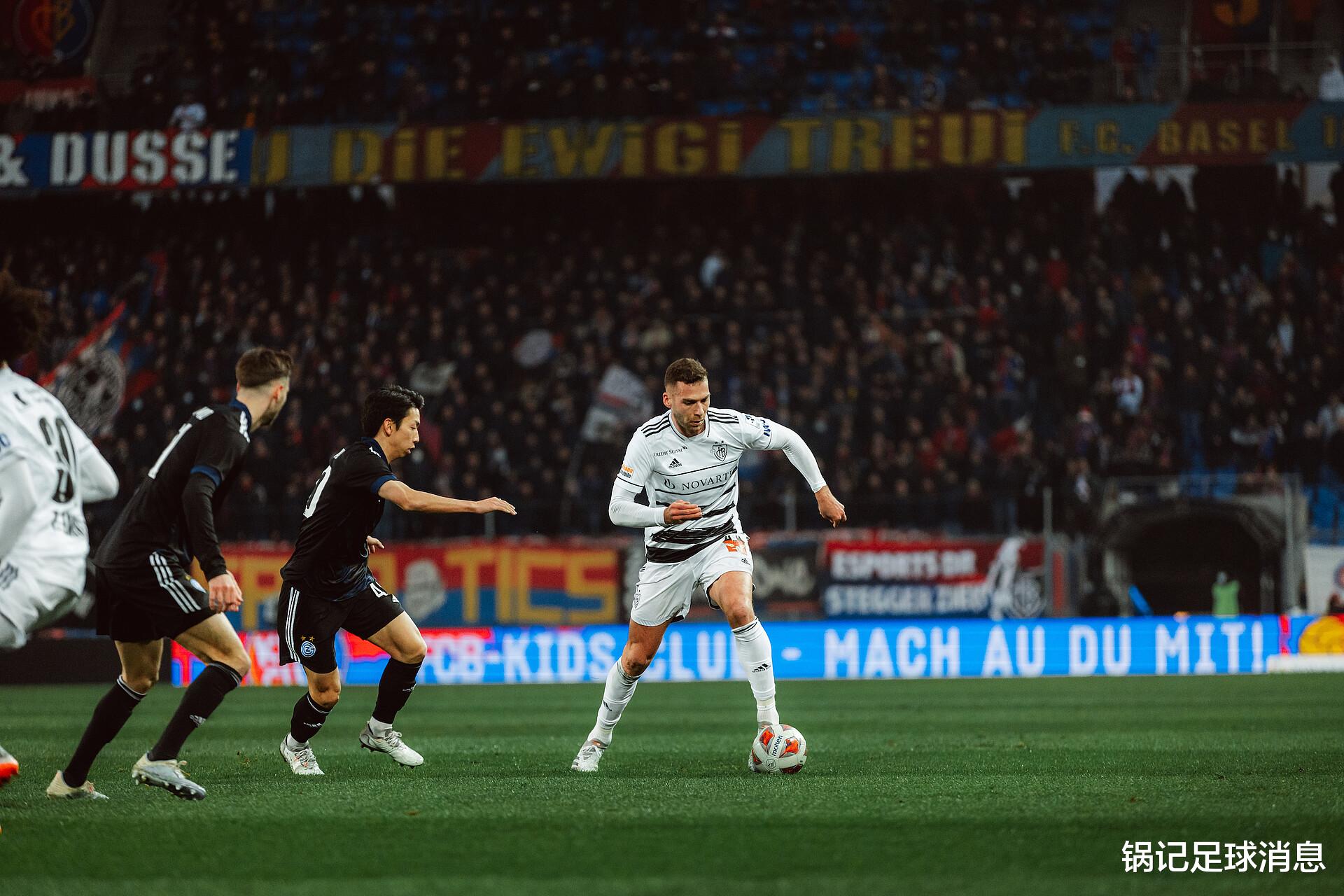 薩拉赫|隊(duì)內(nèi)13名00后，多數(shù)是五大聯(lián)賽租借而來(lái)，瑞士豪門(mén)成了小妖練級(jí)地