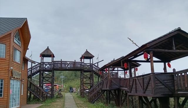 秦岭|陕西秦岭一山脉,藏万亩高山草甸,山顶竟有湖可垂钓,游客很少知