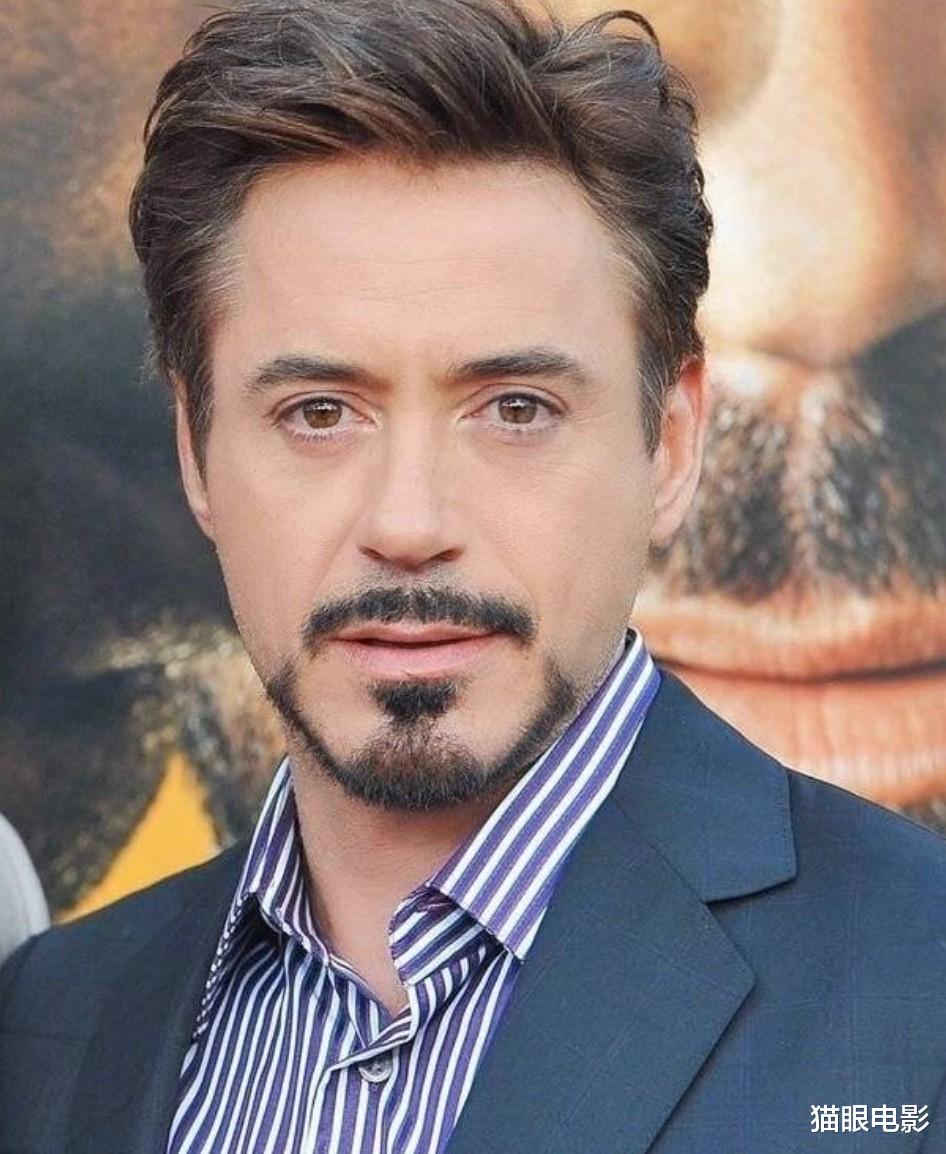 钢铁侠|钢铁侠小罗伯特唐尼太敢穿，裤子像裙子一样肥，身材变成五五分