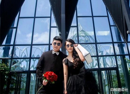 朱之文|大衣哥儿子带媳妇坐游艇！相对而坐显生疏，公公却在家下地干农活