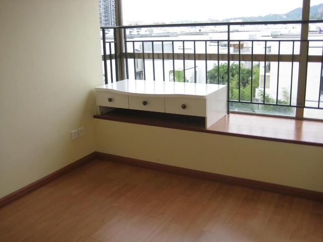 开发商的飘窗护栏太丑,想直接拆掉,物业却说不懂开发商的用心!