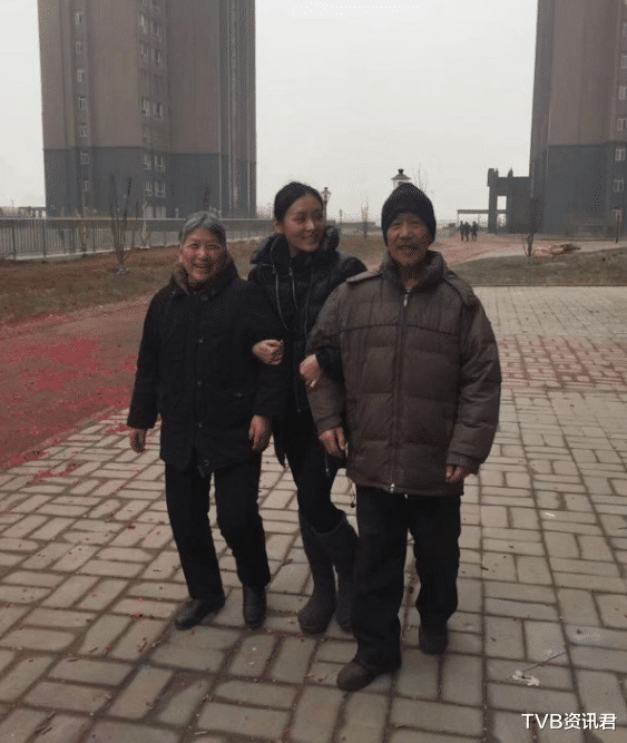 许晴|转战内地即荣升女一!英皇女星半年稳赚七位数,工作已排到明年