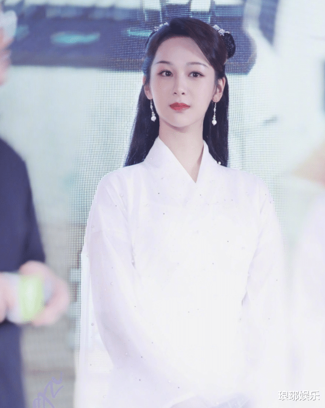 那英|《萌探》全员亮相，杨紫否认和张艺兴绯闻，那英cos的白素贞成焦点