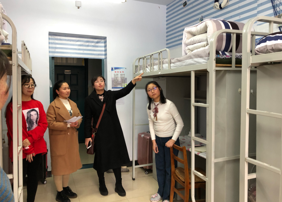 Ainee妈咪|查寝能有多嚣张?女大学生仿佛“黑社会”,引发网友学历歧视