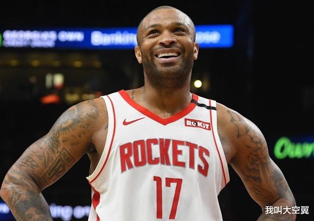 火箭队|火箭交易塔克去雄鹿原因揭晓！球迷揭开扎心内幕：斯通早就看穿