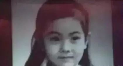 李健|李健圈外妻子“曝光”，恩爱17年无儿无女，他却说：我10岁时就想娶她了