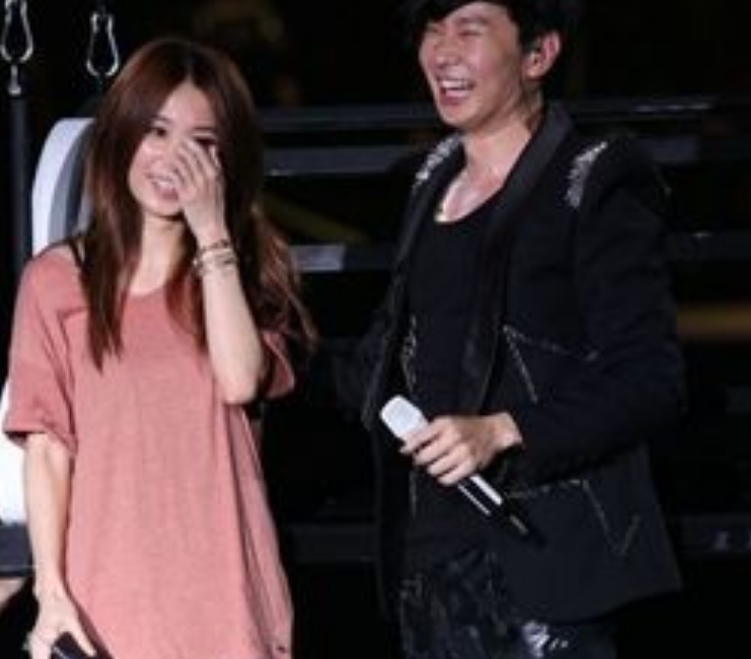 田馥甄|人间清醒田馥甄，拒绝17年痴恋的林俊杰原因太现实，大家都想错了