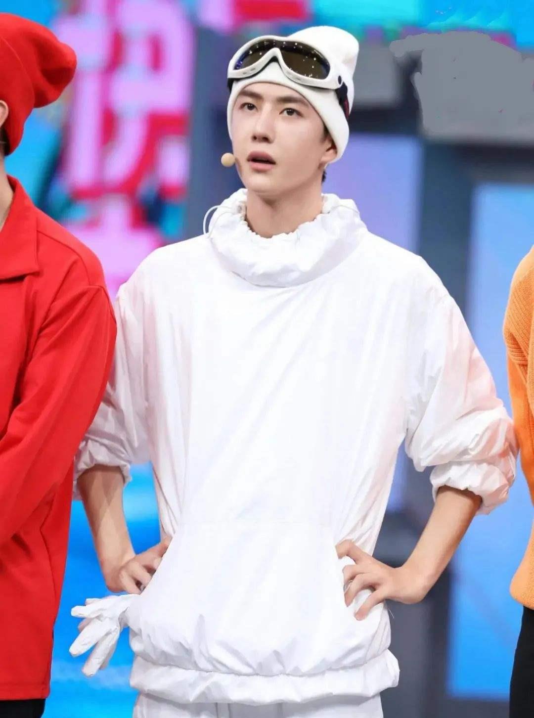 江疏影|别再问王一博为何不考主持证了，无证主持了几年已经是给他的馈赠