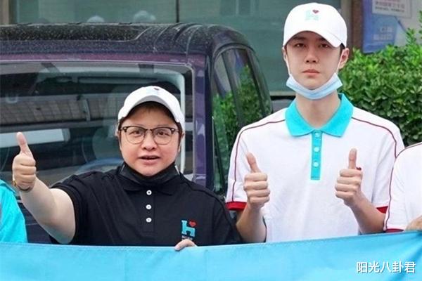 韩红|蓝天救援队发声明，作秀的请离开，韩红王一博占用搜救艇被批，还现场秀合影