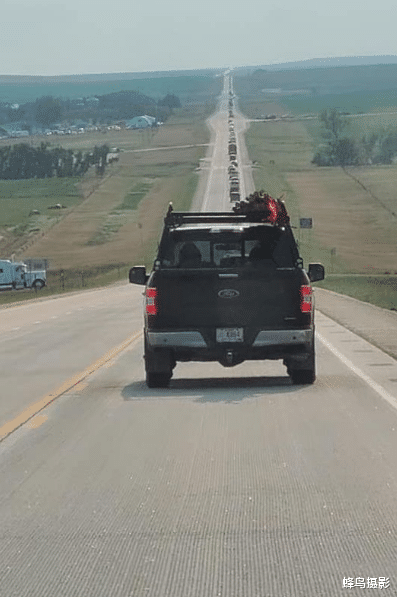 陨石 33张罕见的照片，国外硬币里的剑可以拔出，戒指用恐龙骨陨石制造