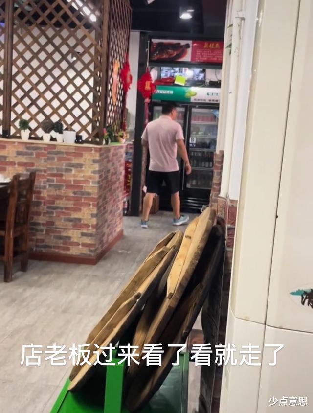 少点意思 广东珠海：顾客1只炒鸡吃出鸡爪3个，脖子2根，老板：你爱吃不吃！