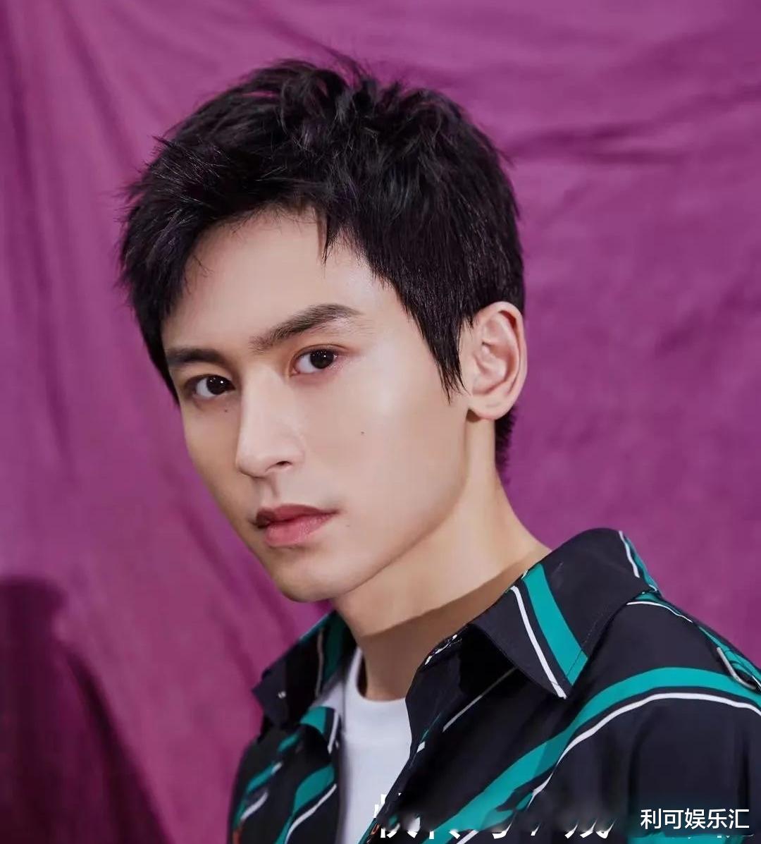 张哲瀚|张哲瀚录节目造型像工人，满脸大汗被网友吐槽：颜值被许凯吊打了