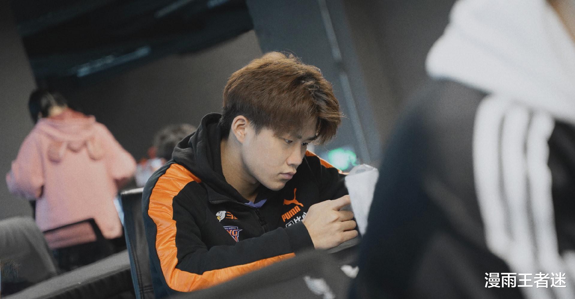 ag战队|DYG再次败给AG，评论席直言小义是“英雄勺”：镜、澜一ban，小鸟用完，当场退役！