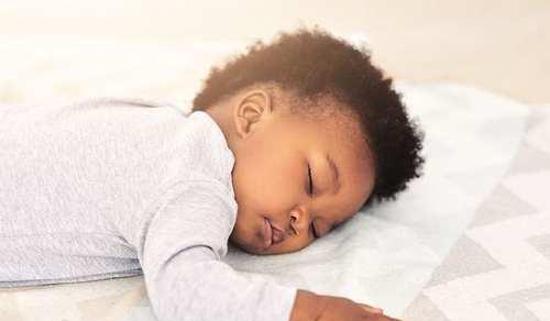 舜网 年轻妈妈当着儿子面换衣服毫不避讳，总觉得孩子小，儿子的举动让她慌了