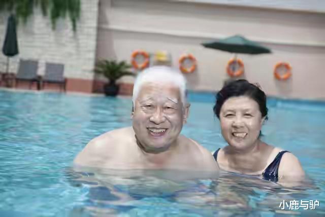 58歲女人哭述：退休後學遊泳1年，到最後傢也沒瞭，我真的知錯瞭-圖4