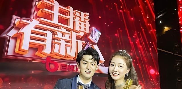 龚俊|天安门前四名领诵怎么样了？冯琳再次登台，表现惹人注目！