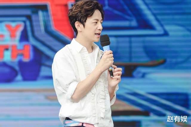 何炅|坐拥1.2亿粉丝，出道20多年的何炅，为何突然口碑差到如此地步？