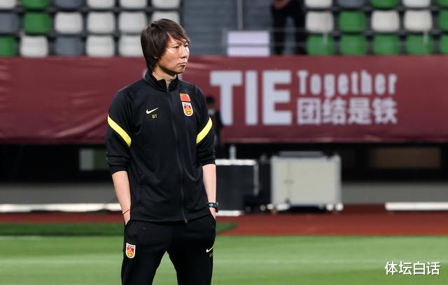 阿兰|国足阿兰首秀惊艳,拍打胸前红旗强调“中国心”,娇妻是环球小姐