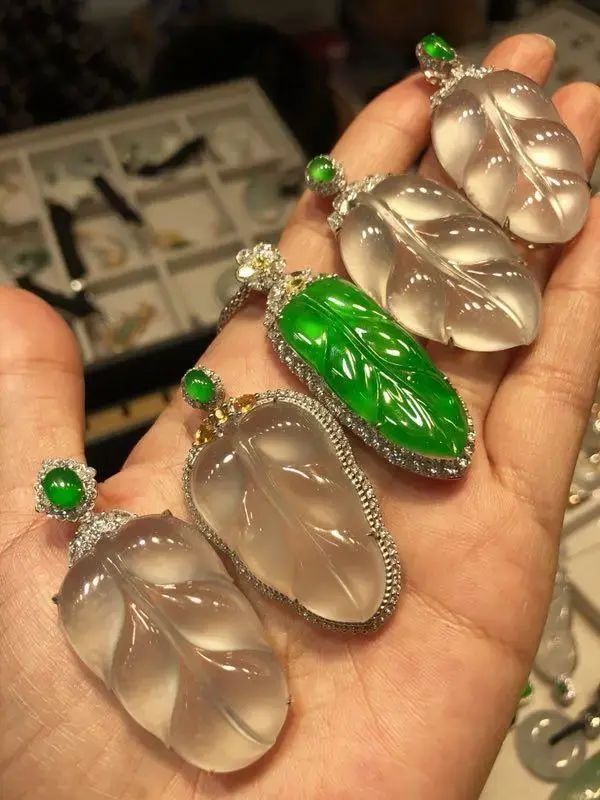 翡翠|想要鉴别翡翠的真假？这四点缺一不可！