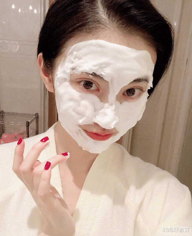 化妆|不懂化妆的女人，掌握这4个实用技巧，出门同样美得光彩照人