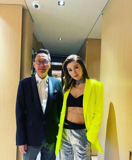 BiuFashion|‘最美港姐’李嘉欣晒和富豪丈夫日常，穿搭风格真不同，但很有爱