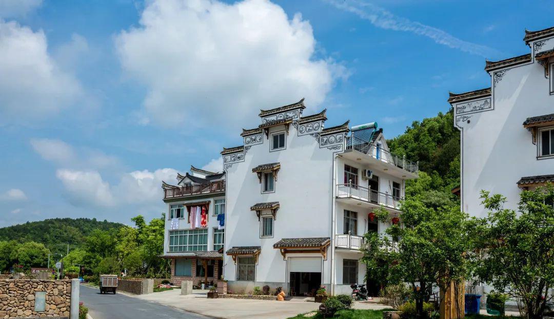 很多农民盖新房，却出现了一种“怪现象”，专家也不懂是为什么