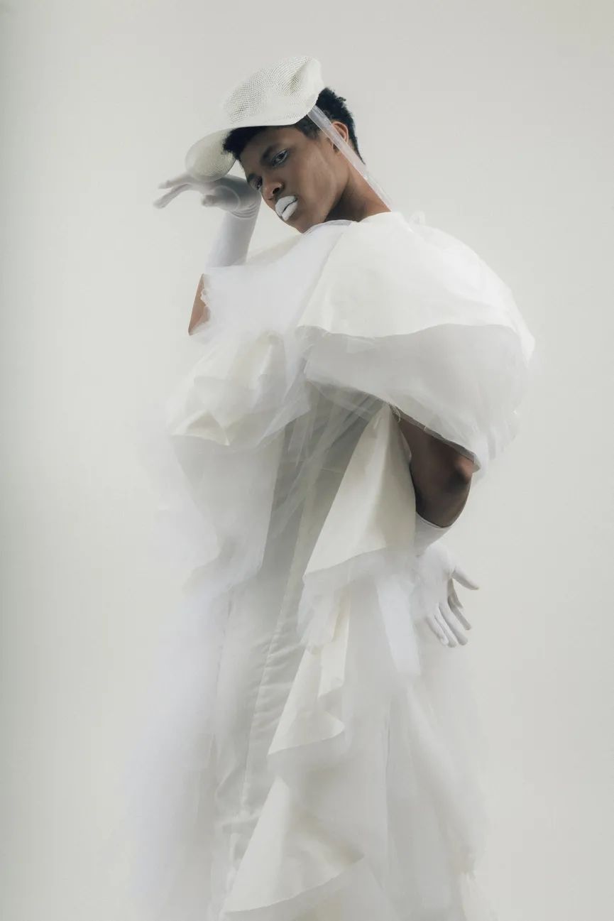 纺织服装时尚内参|男人穿婚纱也很美,这仙气缭绕男装,男生穿戴起来连女孩都脸红!