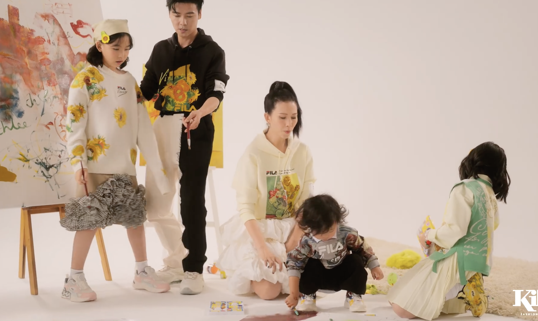 长月烬明|张晋蔡少芬全家拍封面大片，姐弟三人性格迥异，鱼蛋烫卷发超时髦