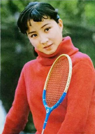 电影|80年代美女影星高英，从红极一时到回归平淡，她这样的选择对吗？