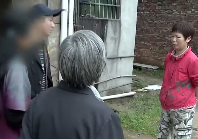 蓦然一牟 老人偏心小儿子，让大儿子和女儿愤愤难平，房屋拆迁补偿难以落地