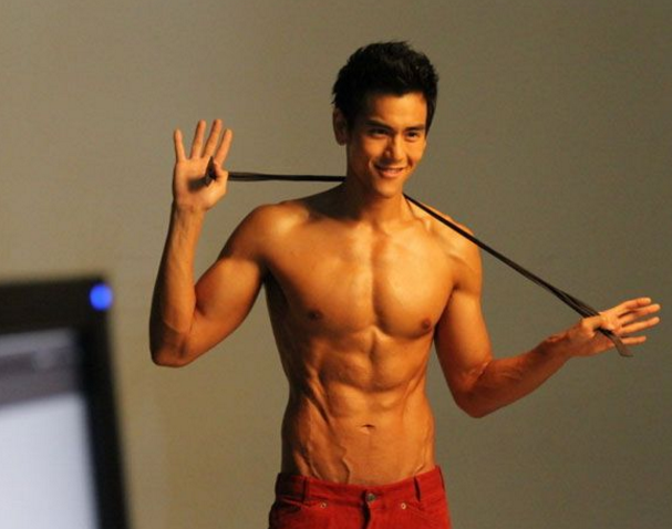 彭于晏|曾经也是痴情男，感情经历让人心疼！