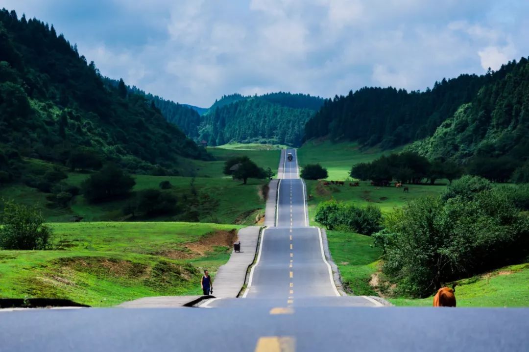 江西 ?重庆最受欢迎的两座小镇，山间遍布别墅民宿，还十分火爆